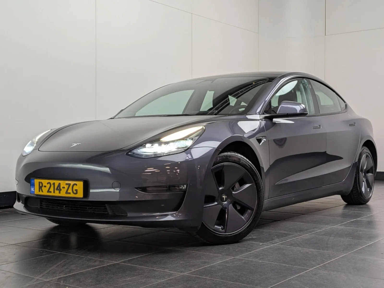 Tesla Model 3 (2022) — foto 1