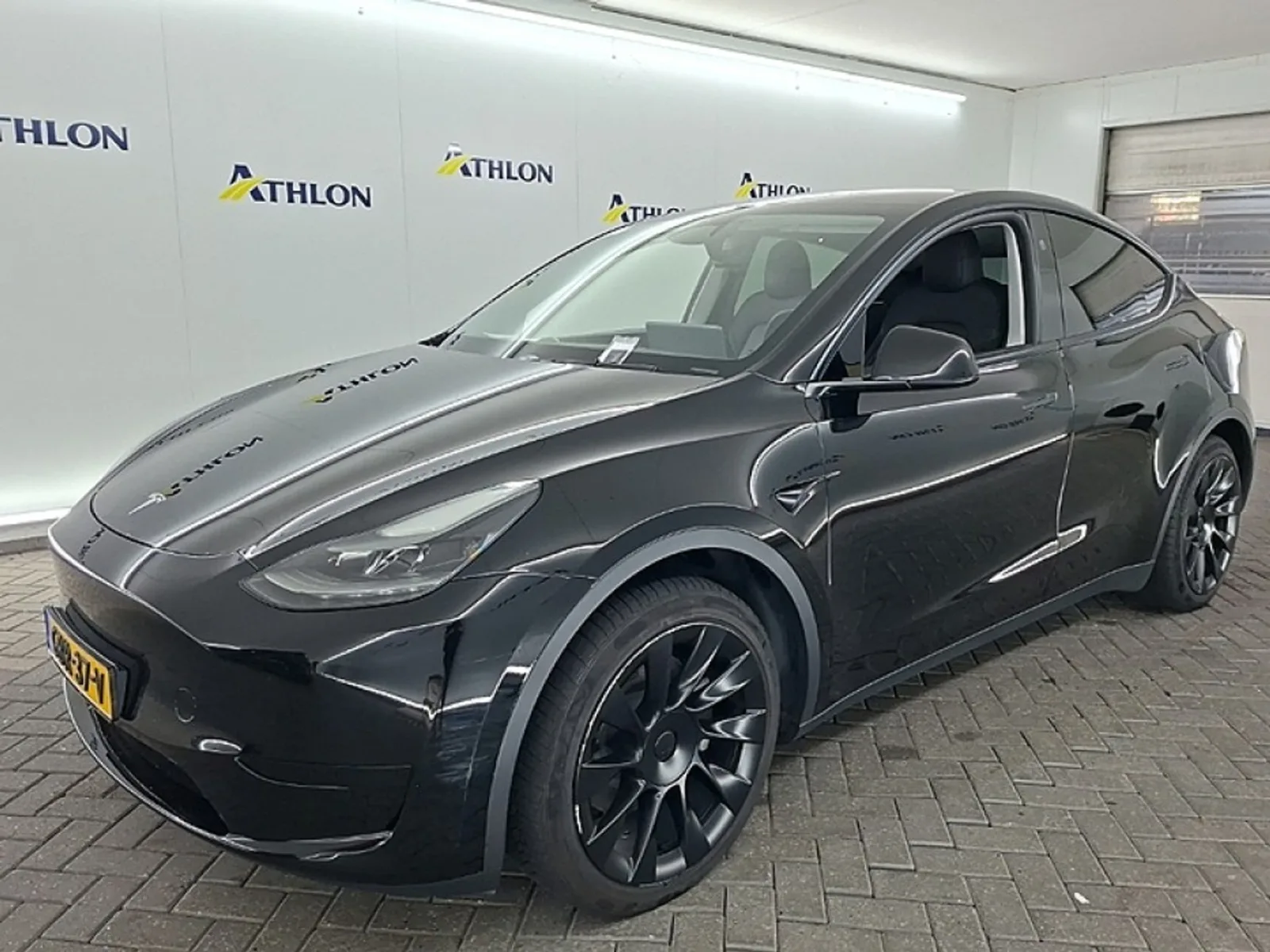 Tesla Model Y (2024) — foto 1