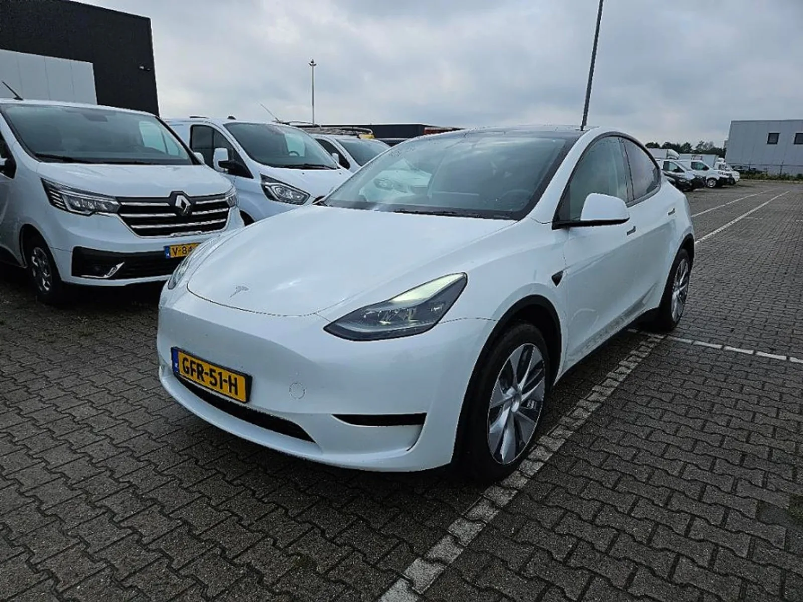 Tesla Model Y (2024) — foto 1
