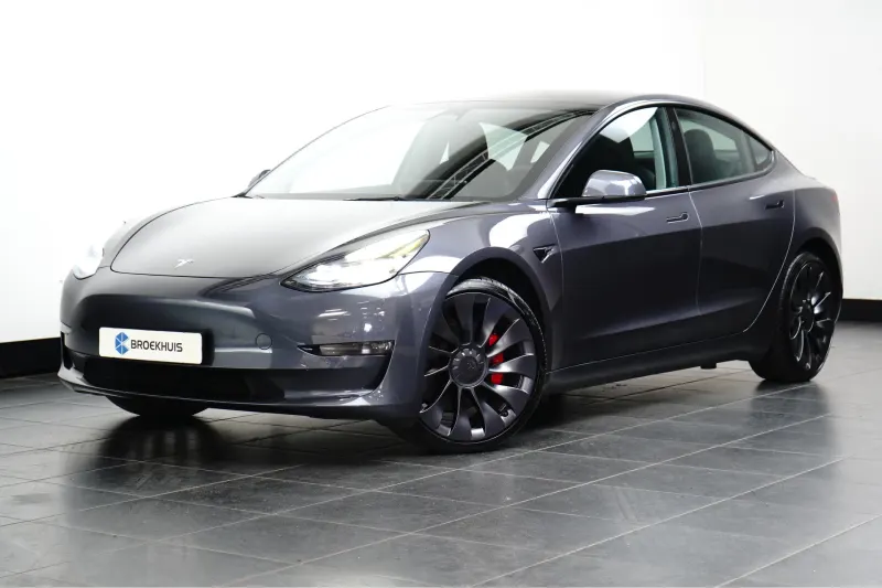 Tesla Model 3 (2022)