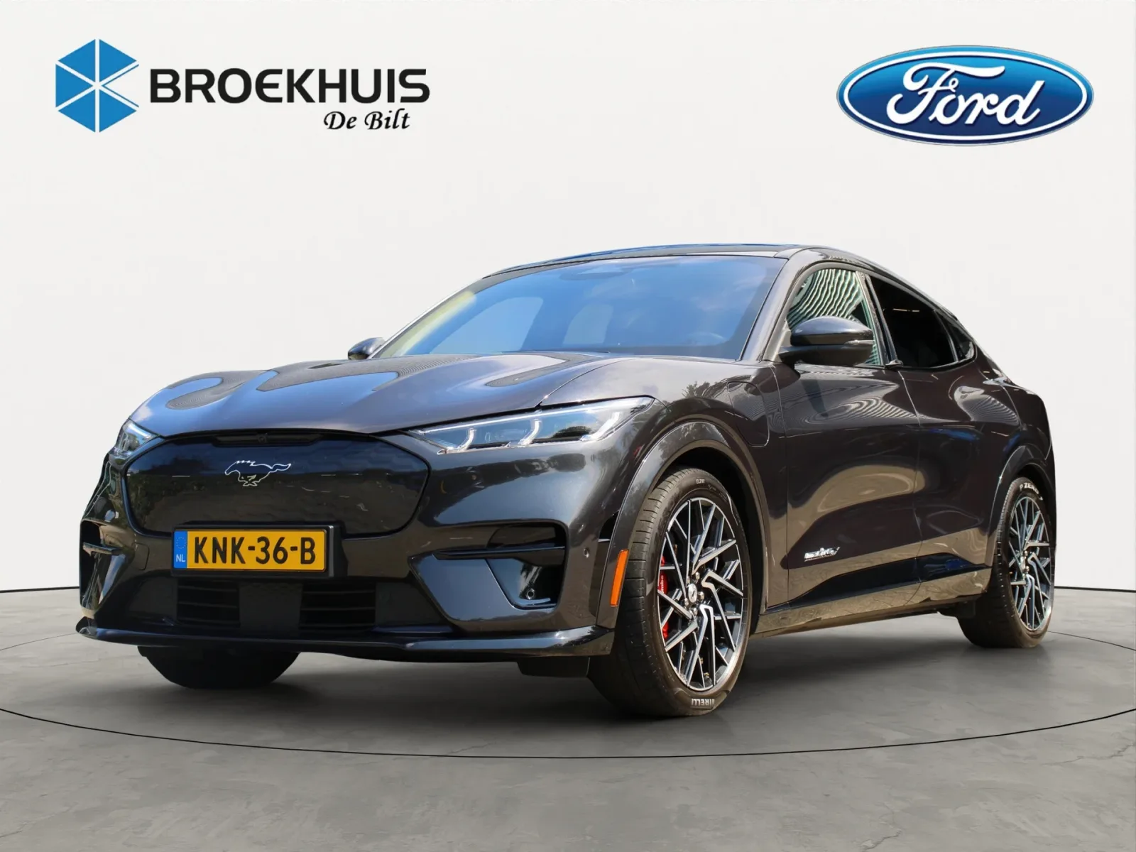 Ford Mustang Mach-E (2023) — foto 1