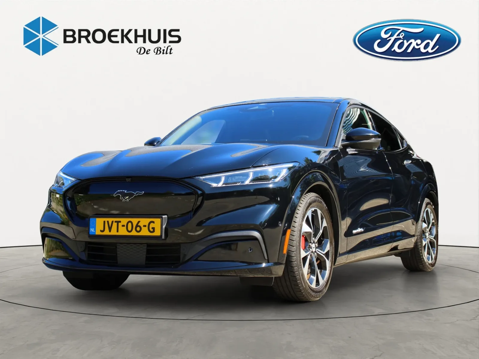Ford Mustang Mach-E (2022) — foto 1