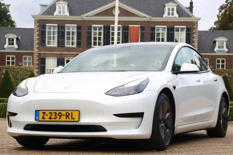 Tesla Model 3 (2022)