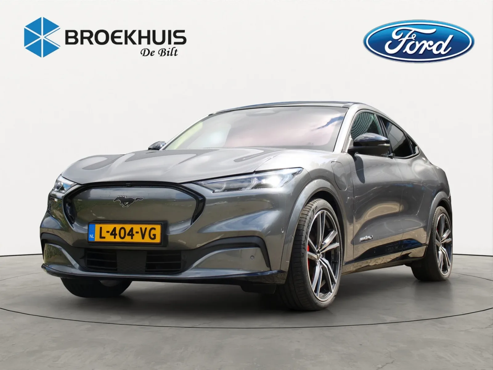 Ford Mustang Mach-E (2021) — foto 1