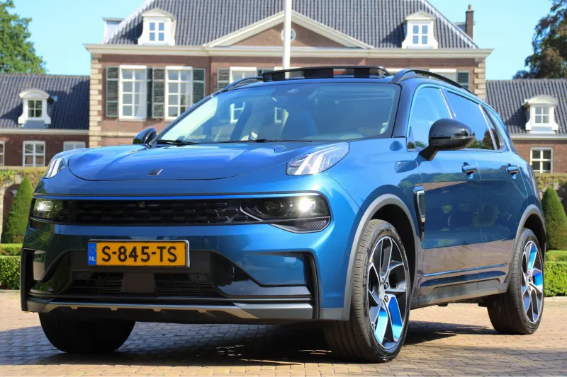 Lynk & Co 01 (2023)