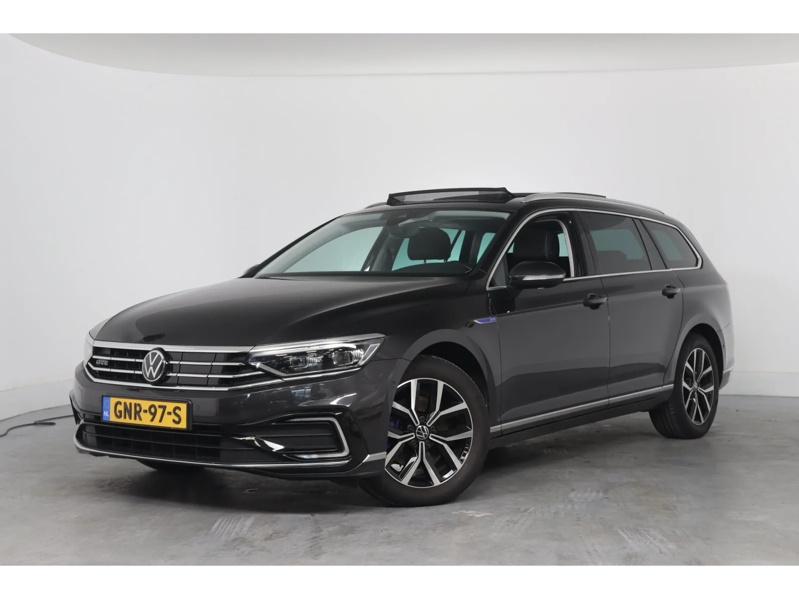 Volkswagen Passat (2021) — foto 1