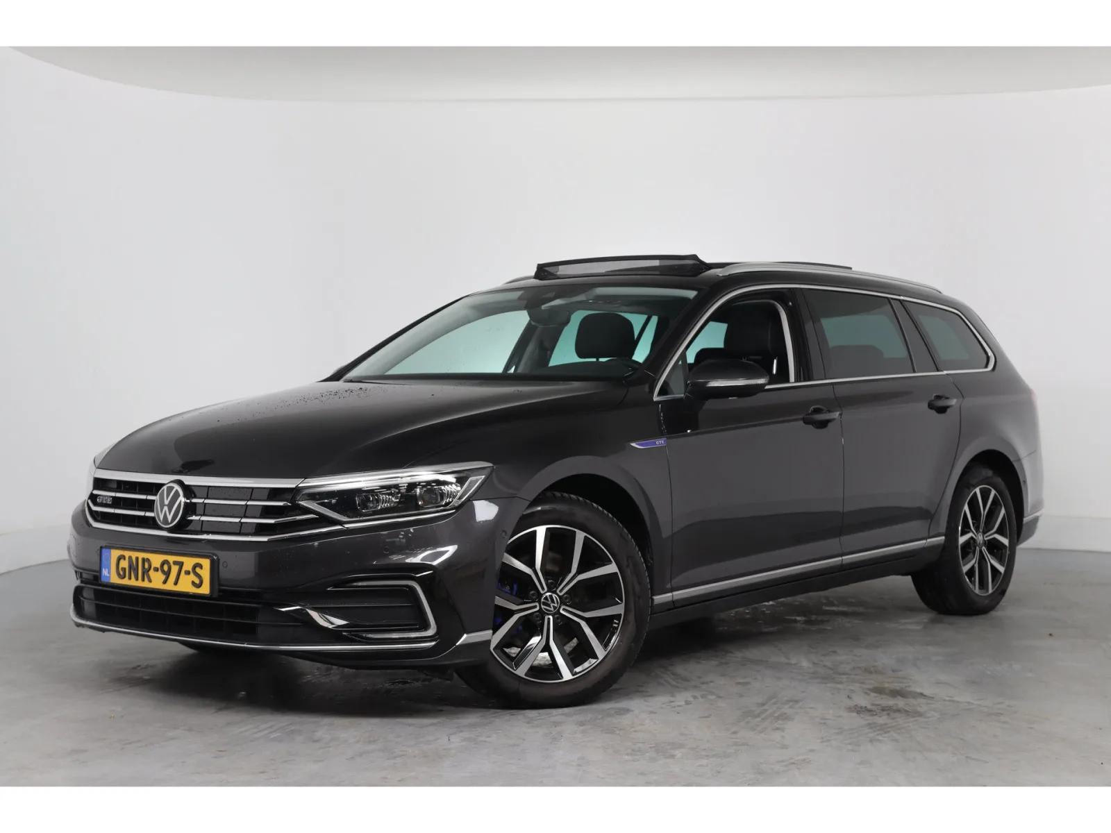 Volkswagen Passat (2021) — foto 1