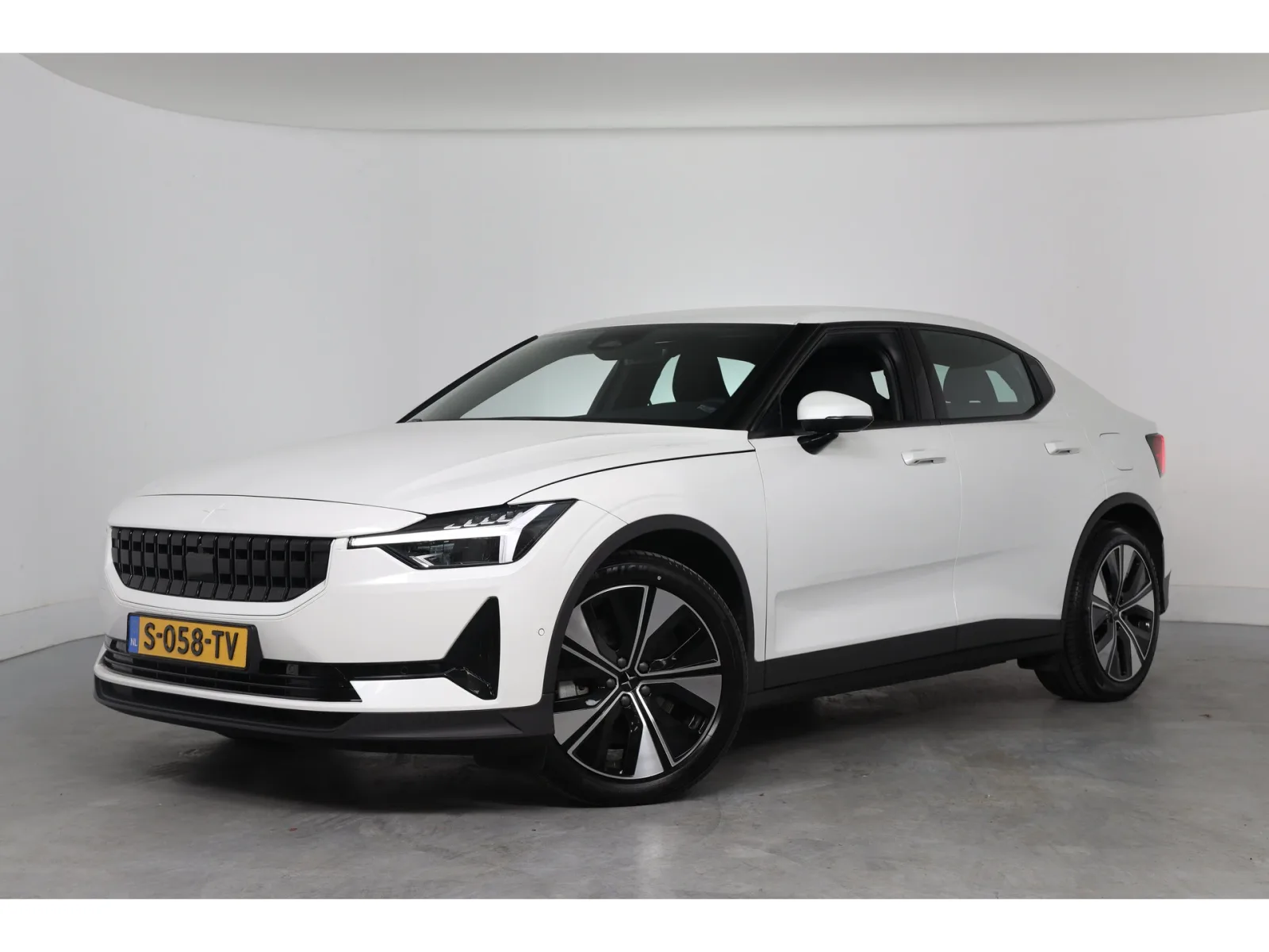 Polestar 2 (2023) — foto 1