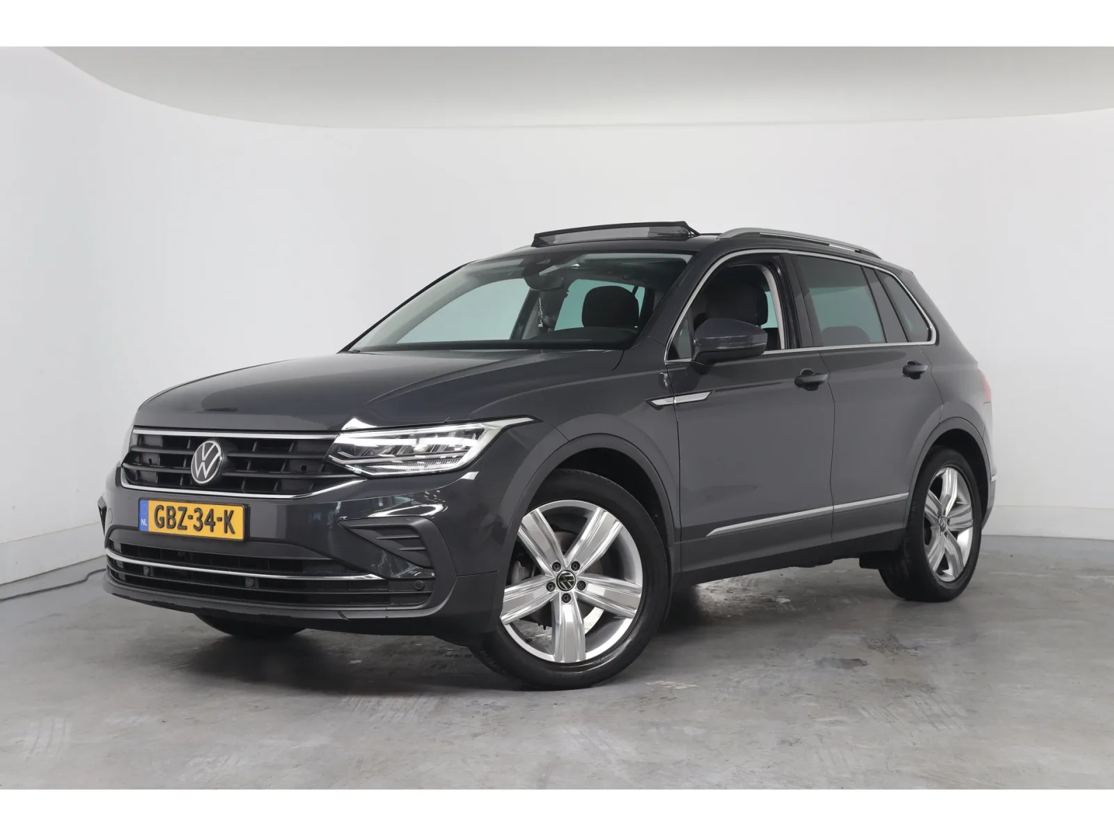 Volkswagen Tiguan (2022) — foto 1