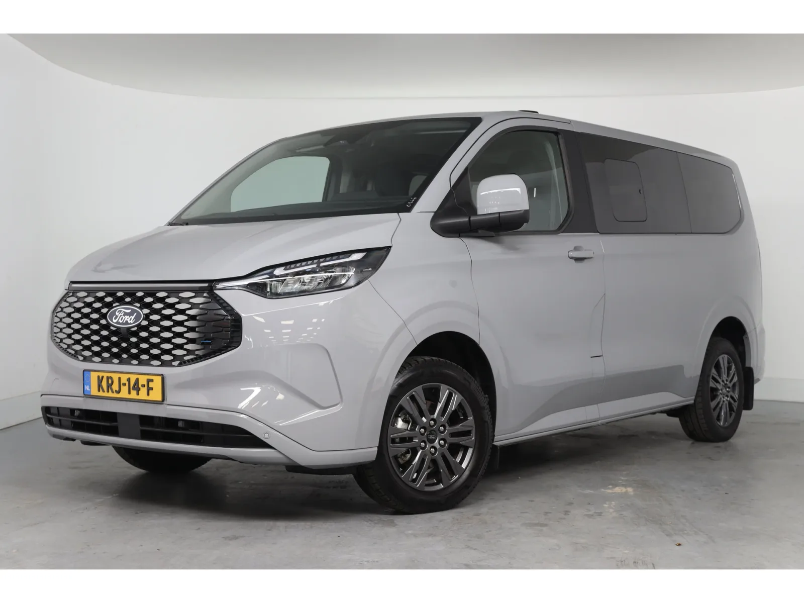 Ford Tourneo Custom (2025) — foto 1