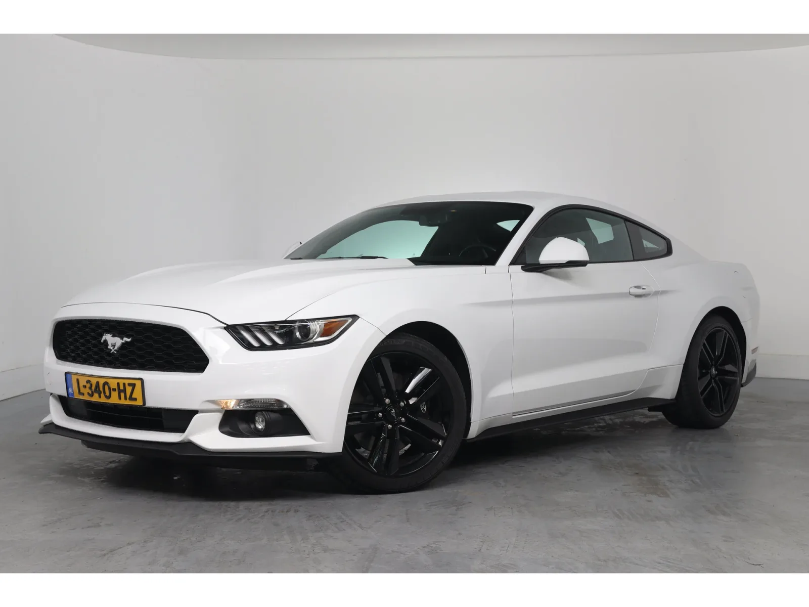 Ford Mustang (2017) — foto 1