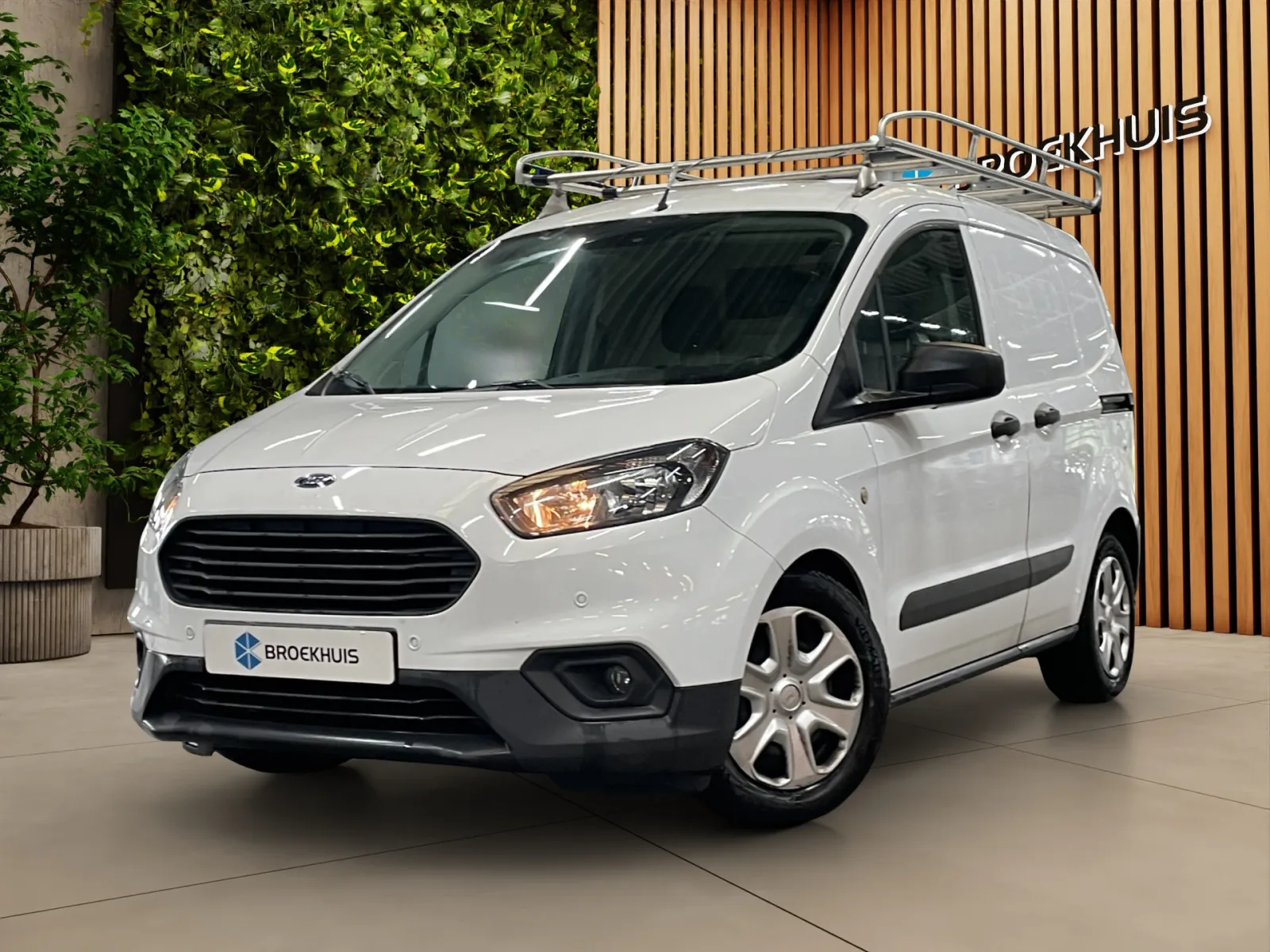 Ford Transit Courier (2021) — foto 1