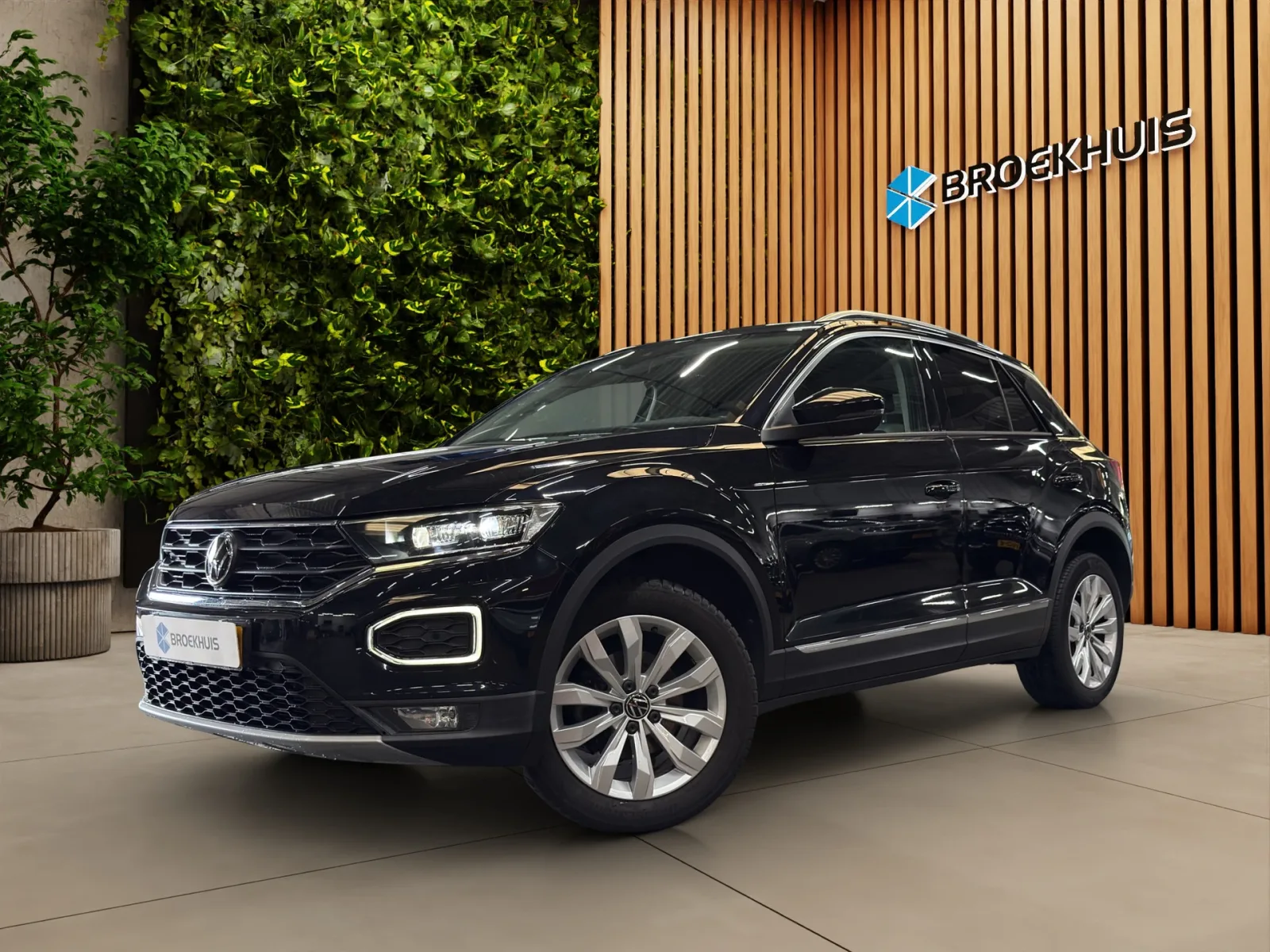 Volkswagen T-Roc (2021) — foto 1