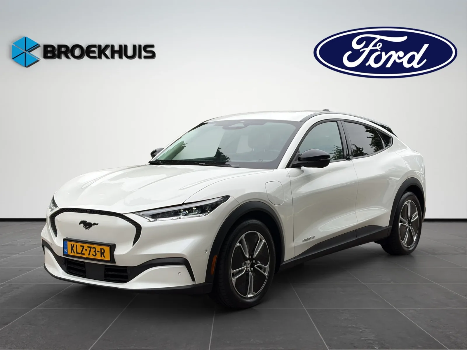 Ford Mustang Mach-E (2024) — foto 1