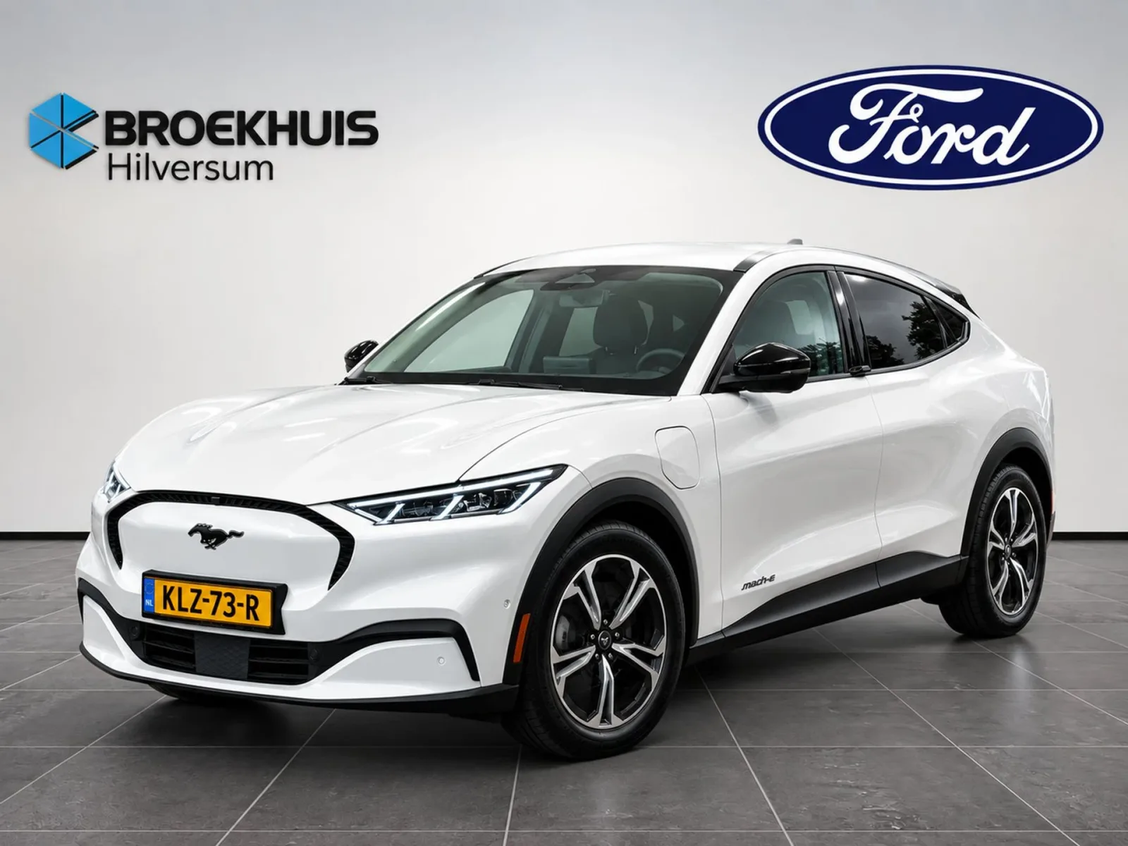 Ford Mustang Mach-E (2024) — foto 1