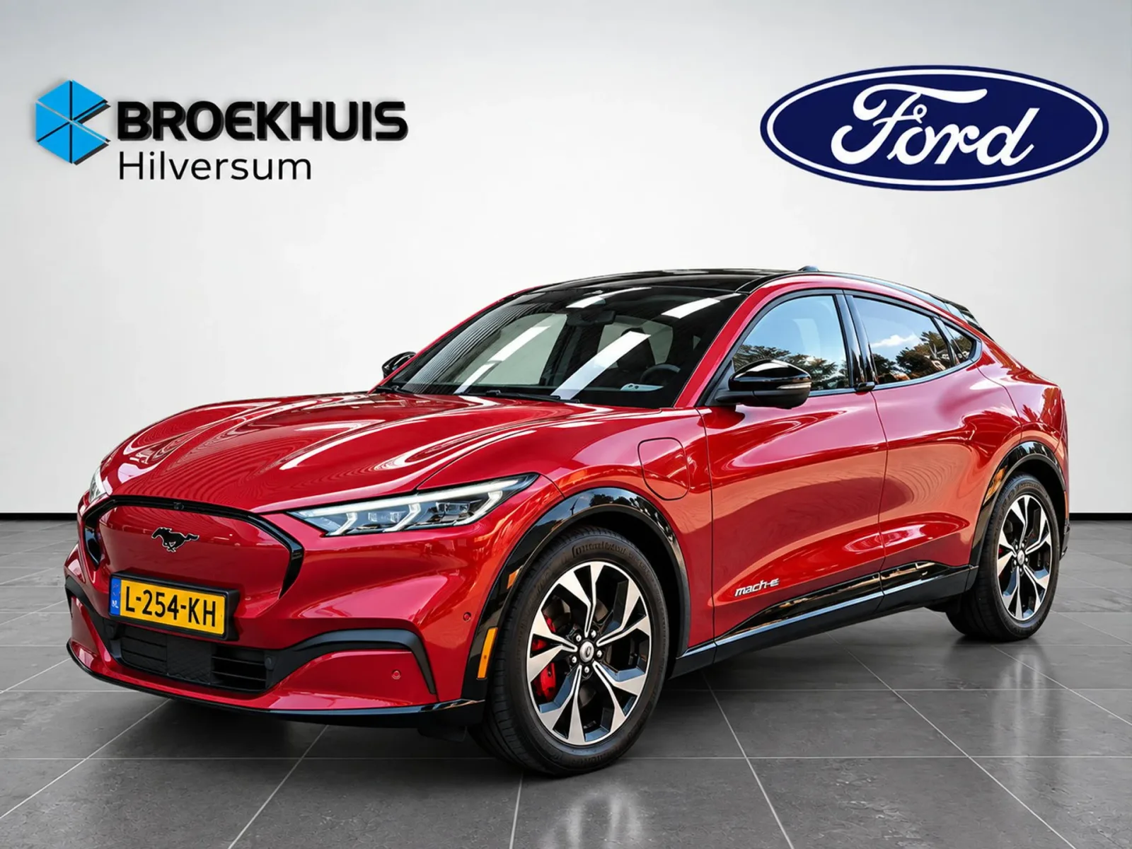 Ford Mustang Mach-E (2021) — foto 1