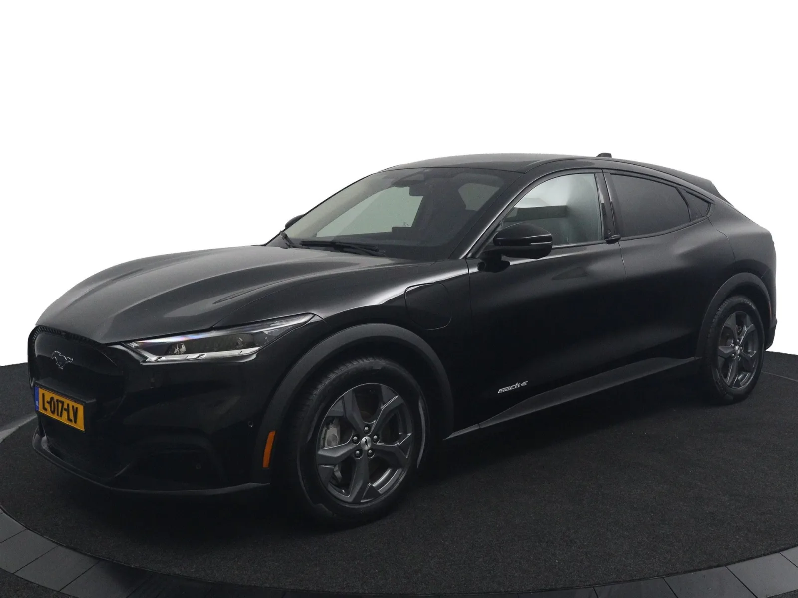 Ford Mustang Mach-E (2021) — foto 1