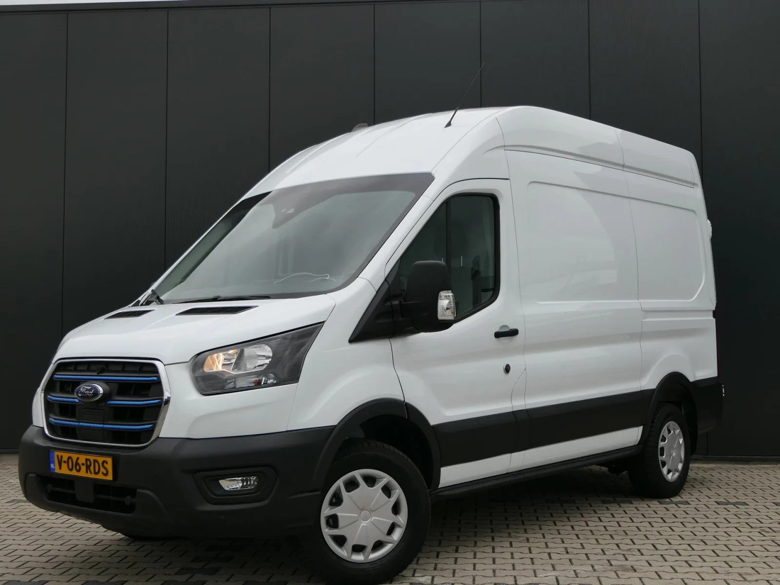 Ford E-Transit (2024) — foto 1