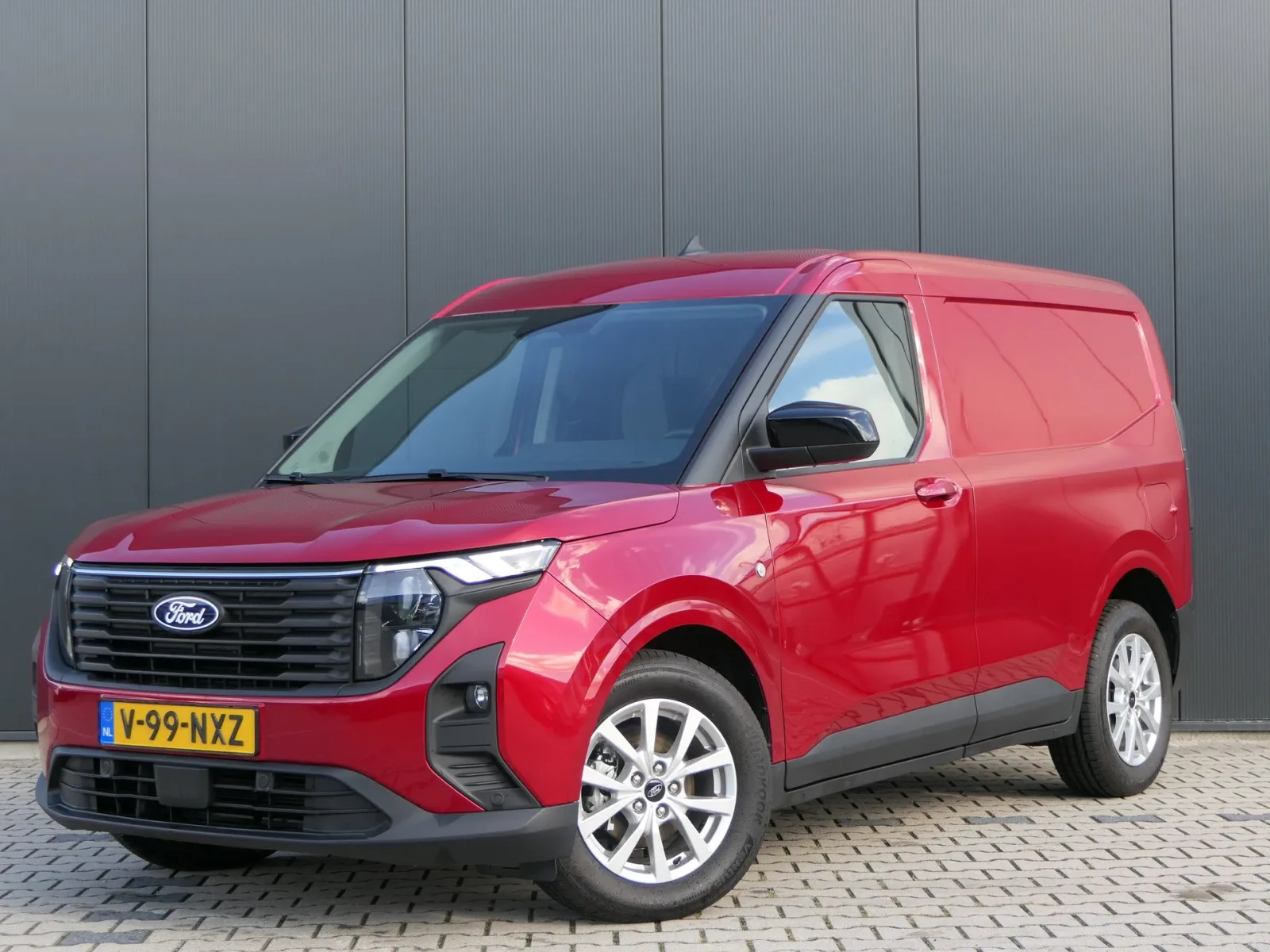 Ford Transit Courier (2024) — foto 1