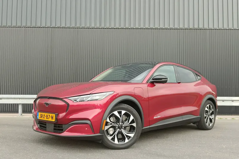 Ford Mustang Mach-E (2025)