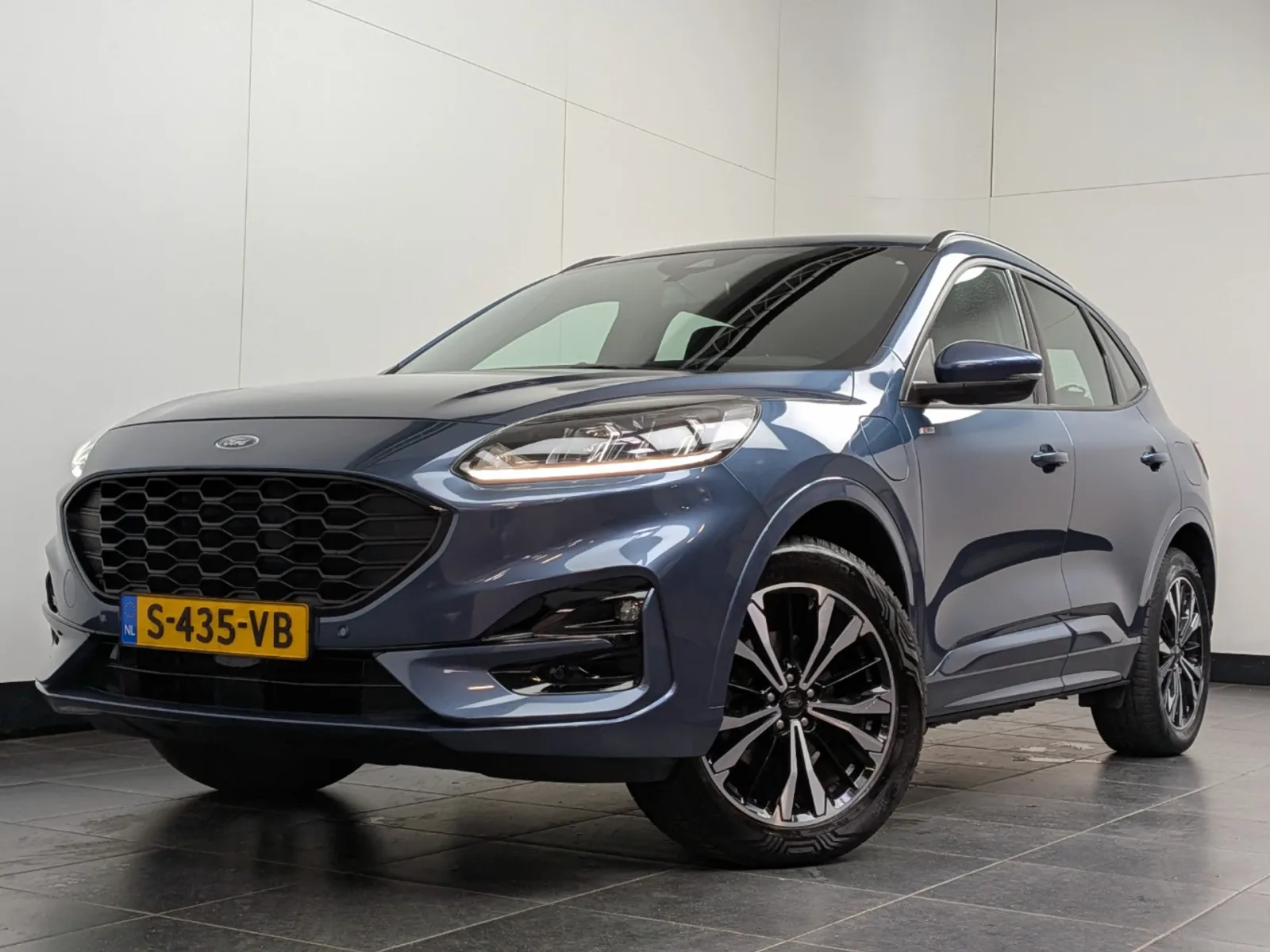 Ford Kuga (2023) — foto 1