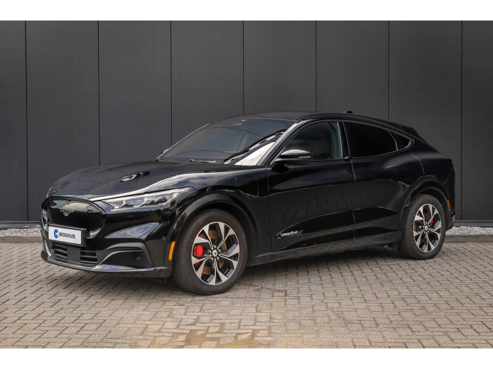 Ford Mustang Mach-E (2024) — foto 1