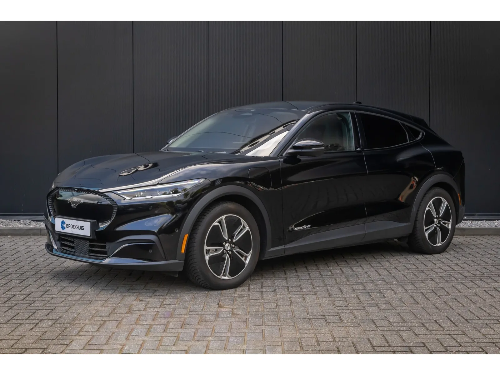Ford Mustang Mach-E (2024) — foto 1