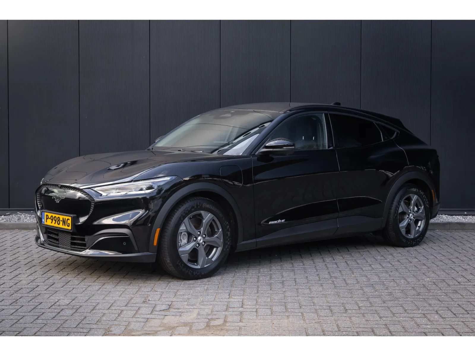 Ford Mustang Mach-E (2022) — foto 1