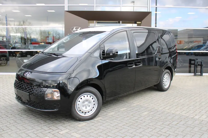 Hyundai Staria (2024)