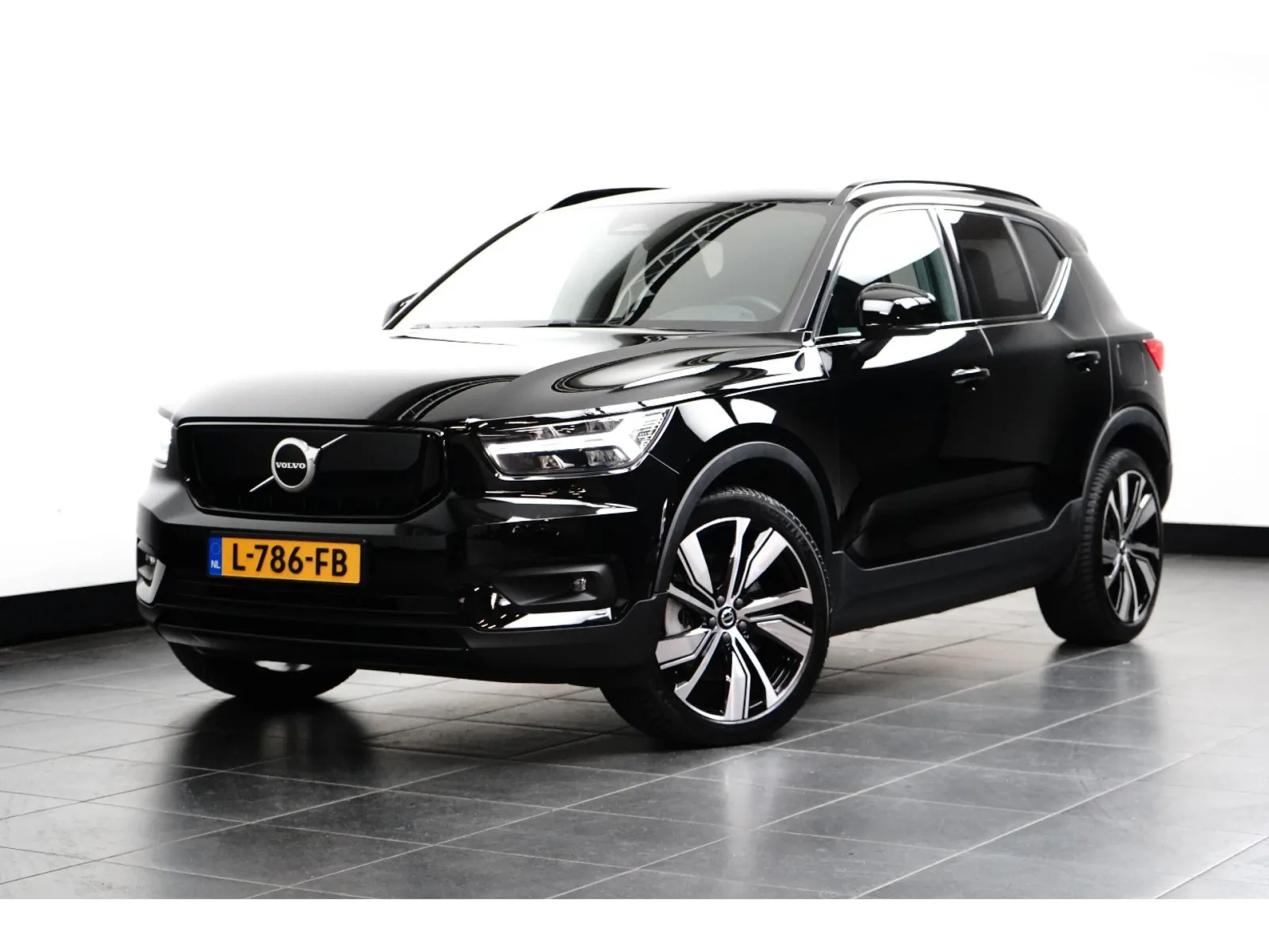 Volvo XC40 (2021) — foto 1