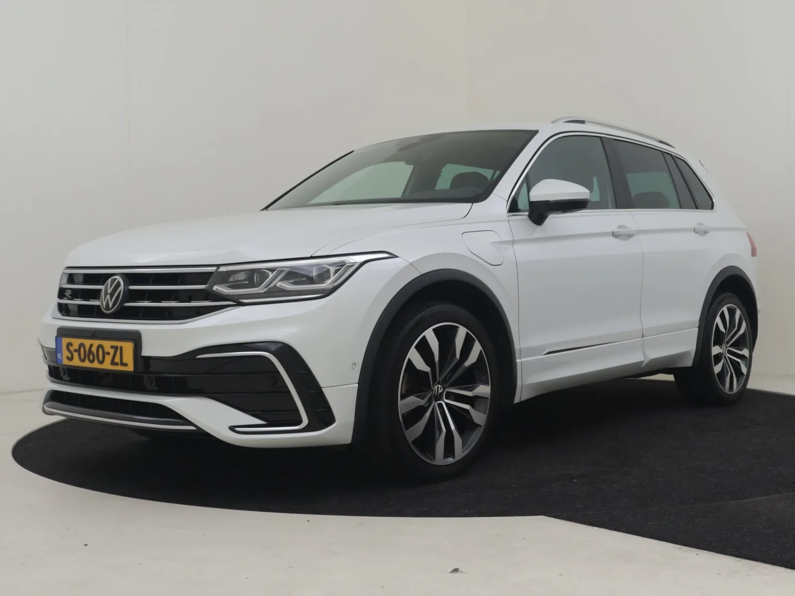 Volkswagen Tiguan (2023) — foto 1