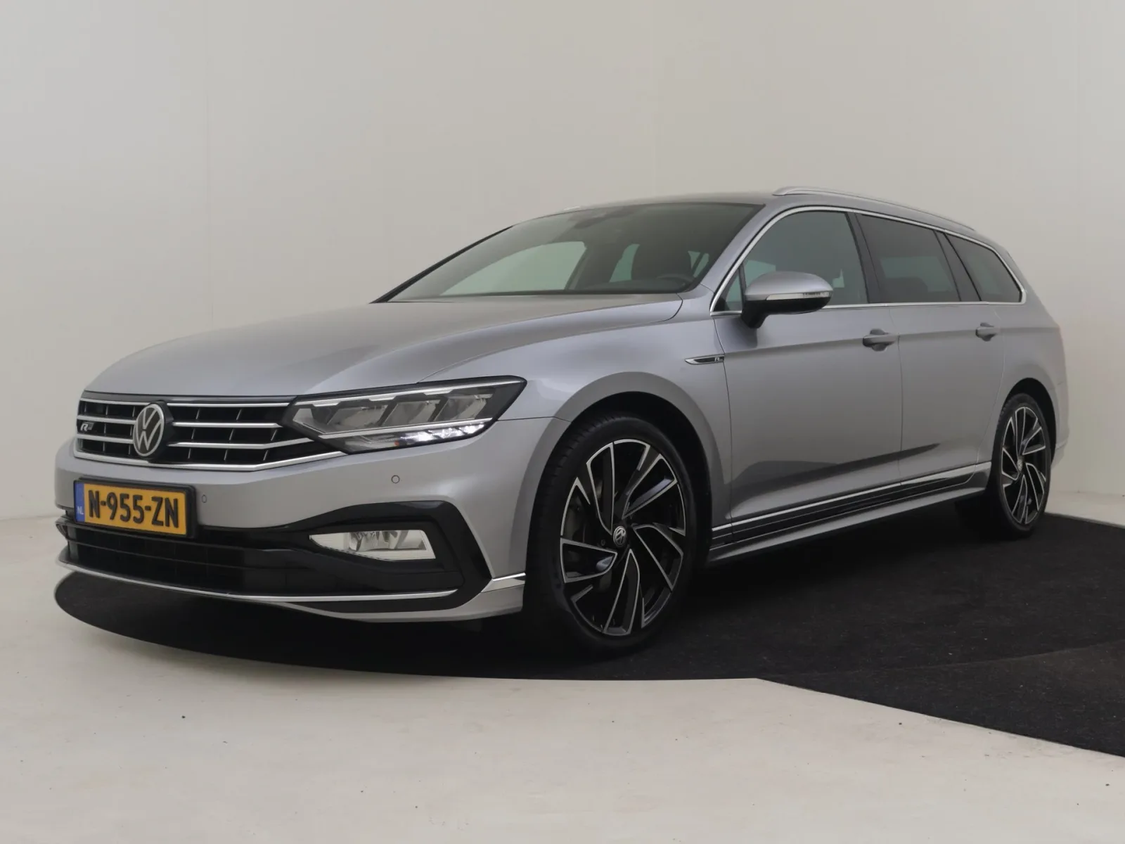 Volkswagen Passat (2021) — foto 1