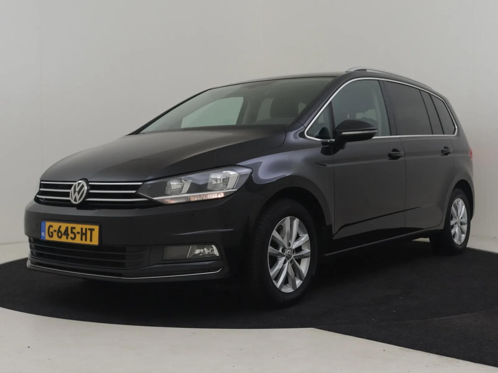 Volkswagen Touran (2018) — foto 1