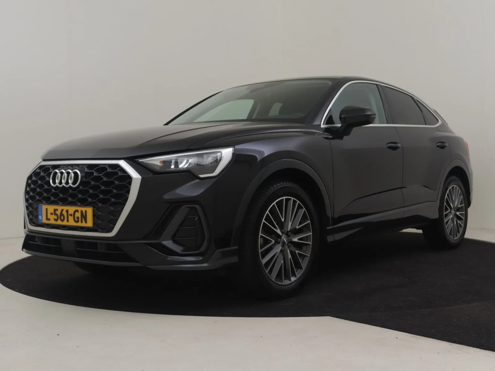 Audi Q3 Sportback (2020) — foto 1
