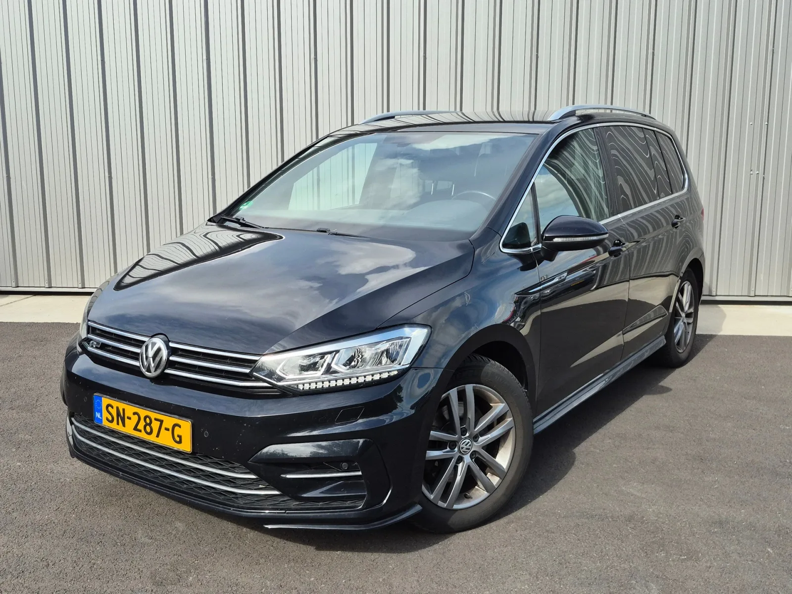 Volkswagen Touran (2017) — foto 1