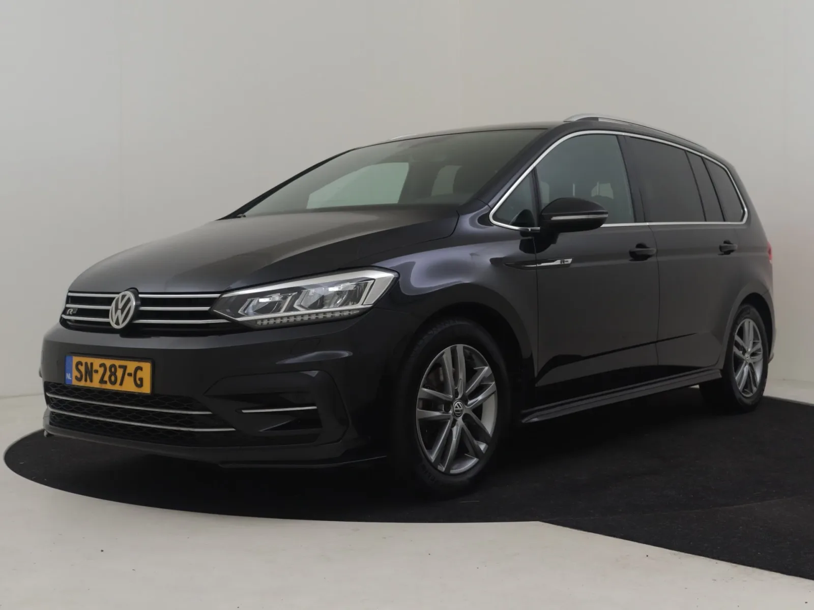 Volkswagen Touran (2017) — foto 1