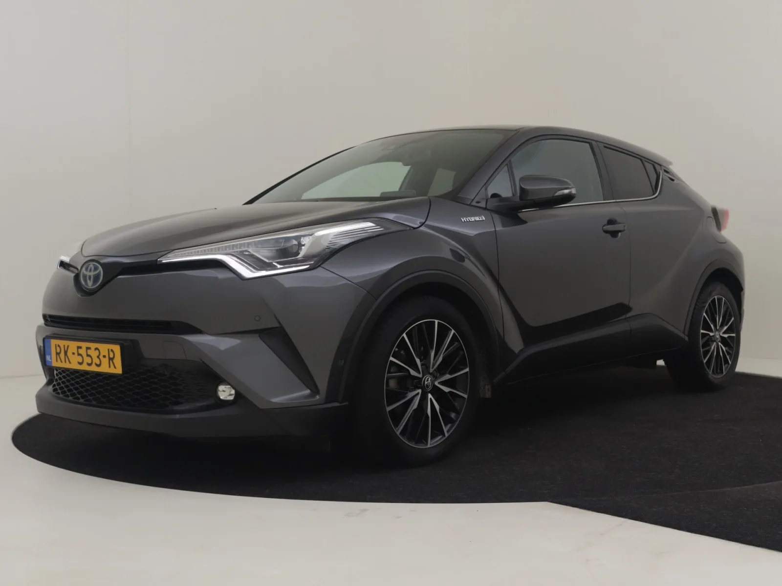 Toyota C-HR (2017) — foto 1