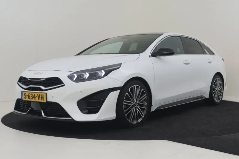 Kia ProCeed (2023)