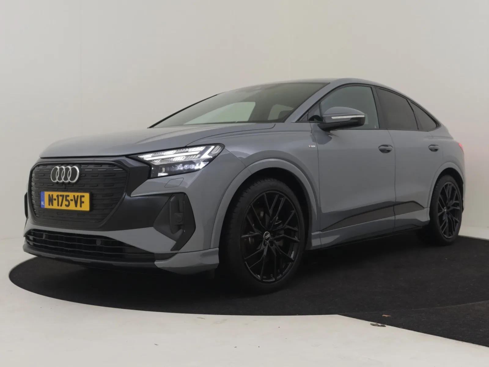 Audi Q4 e-tron (2021) — foto 1