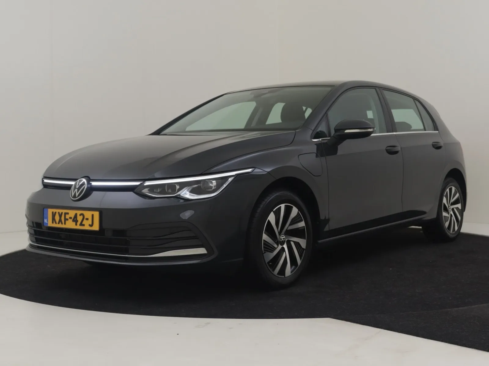 Volkswagen Golf (2022) — foto 1