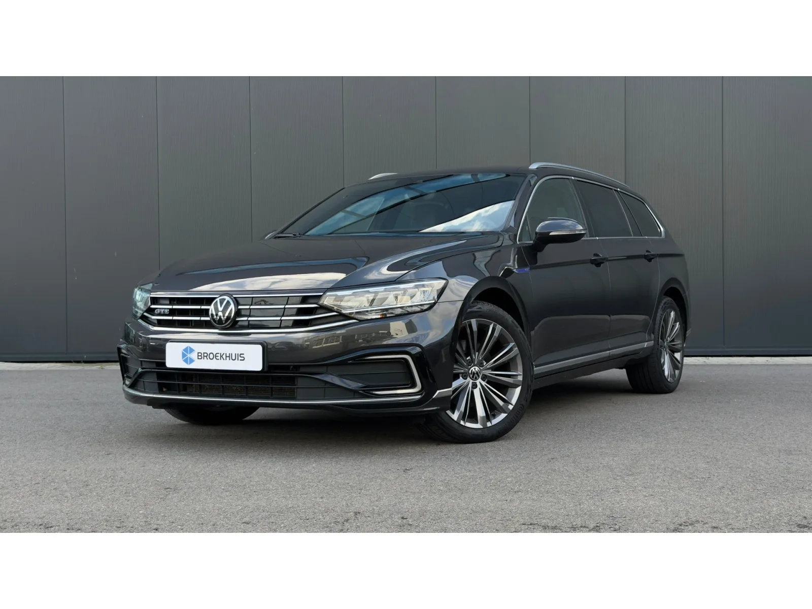 Volkswagen Passat (2022) — foto 1