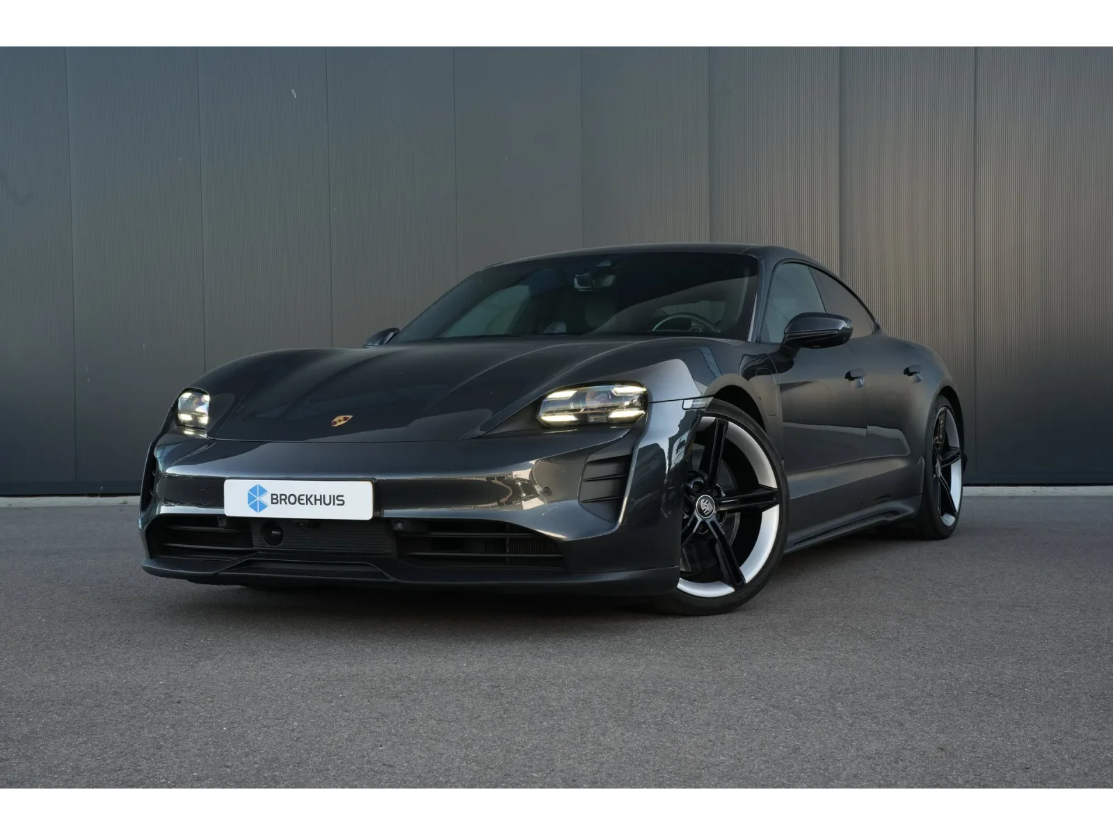 Porsche Taycan (2020) — foto 1