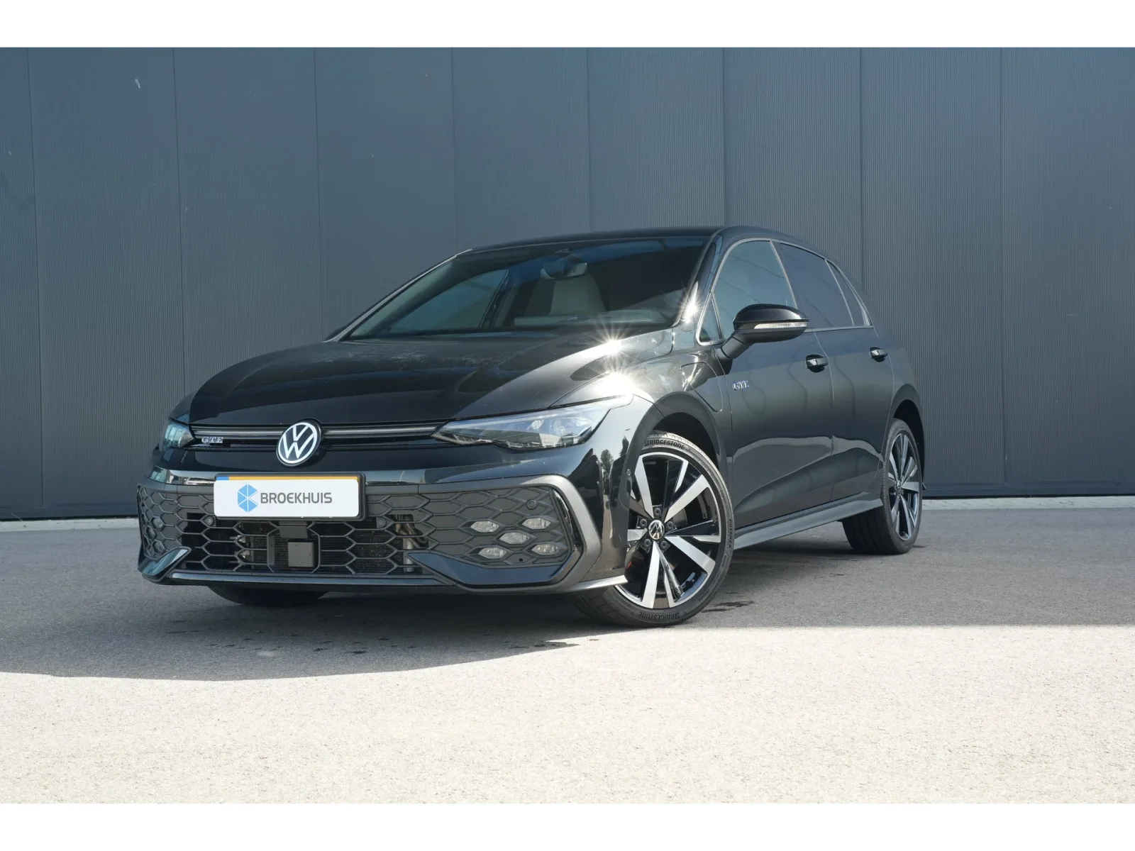 Volkswagen Golf (2025) — foto 1