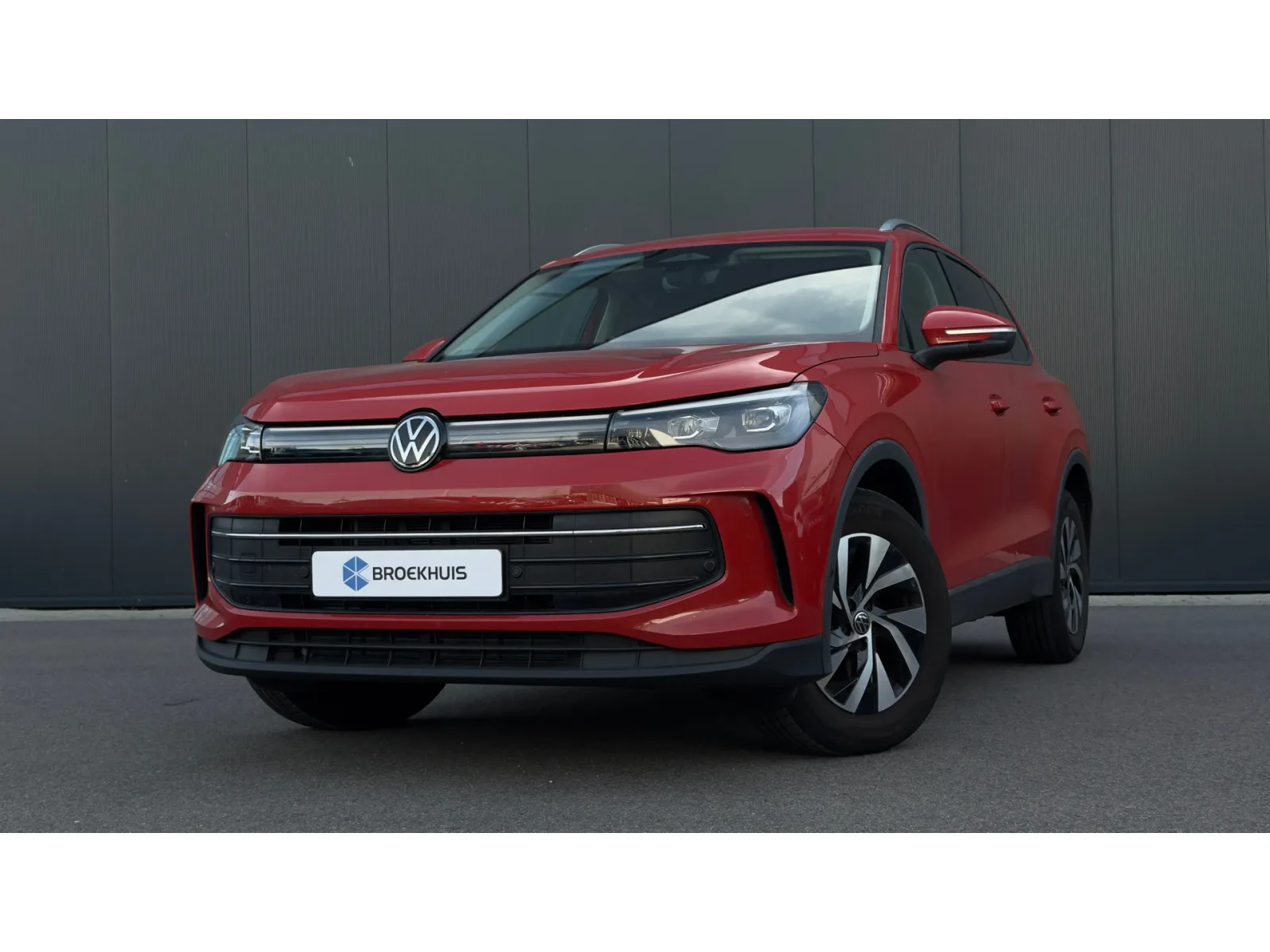 Volkswagen Tiguan (2024) — foto 1