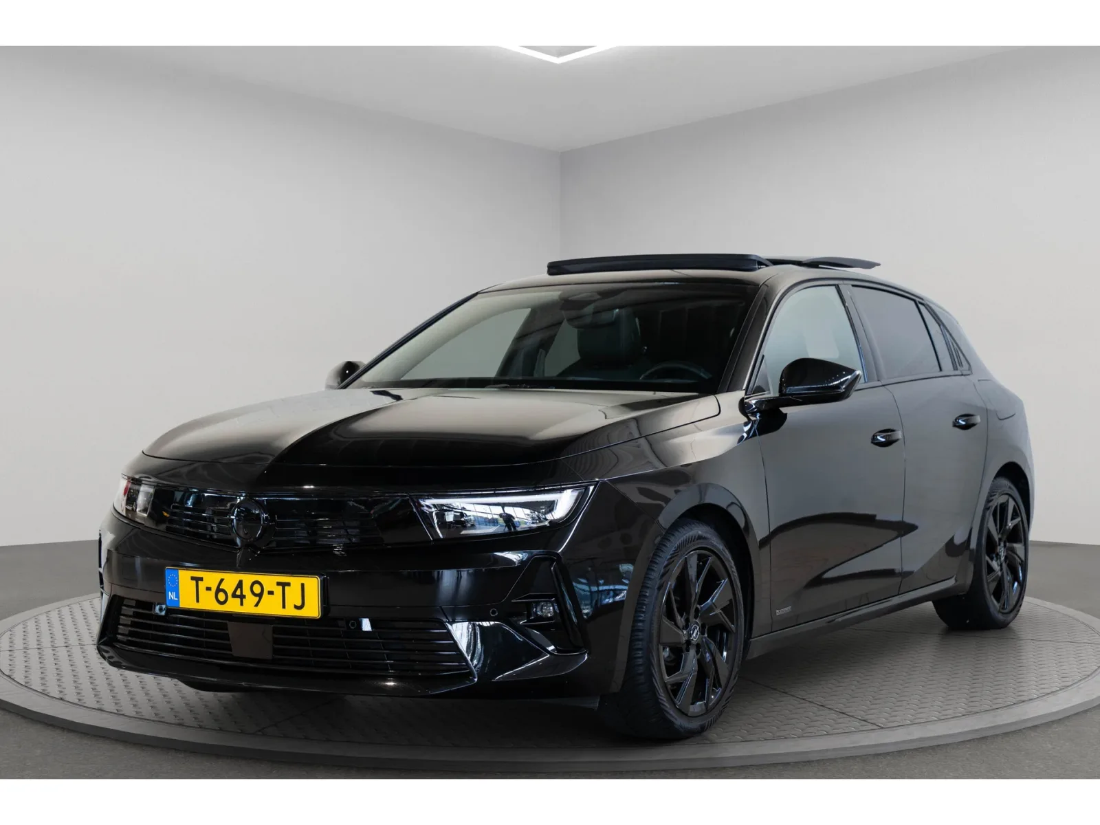 Opel Astra (2023) — foto 1