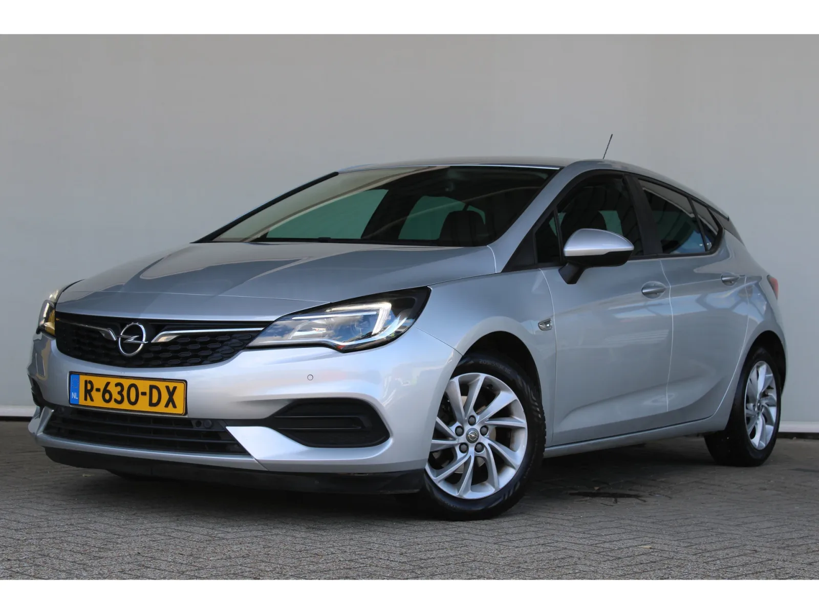 Opel Astra (2020) — foto 1
