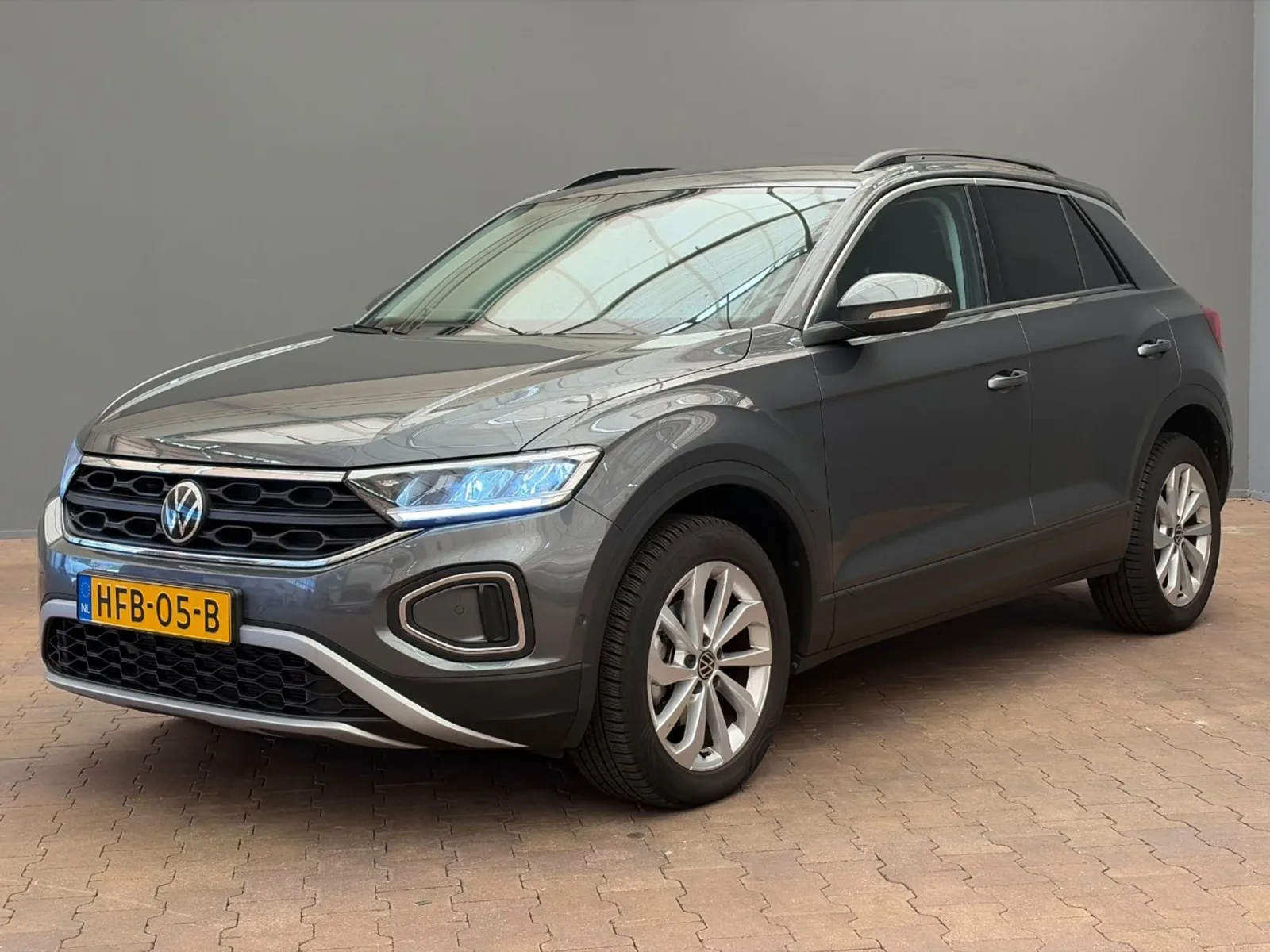 Volkswagen T-Roc (2025) — foto 1