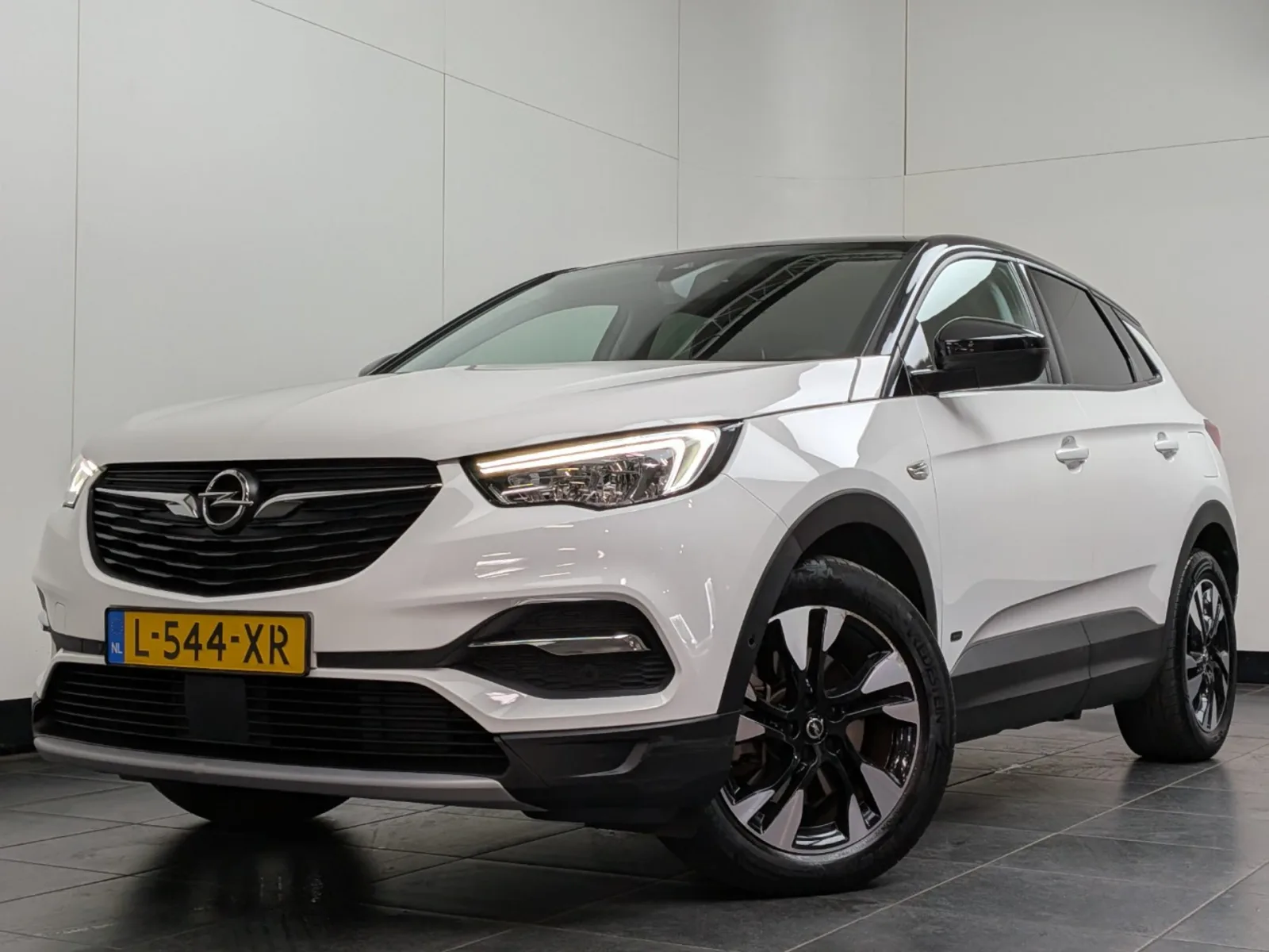 Opel Grandland X (2021) — foto 1