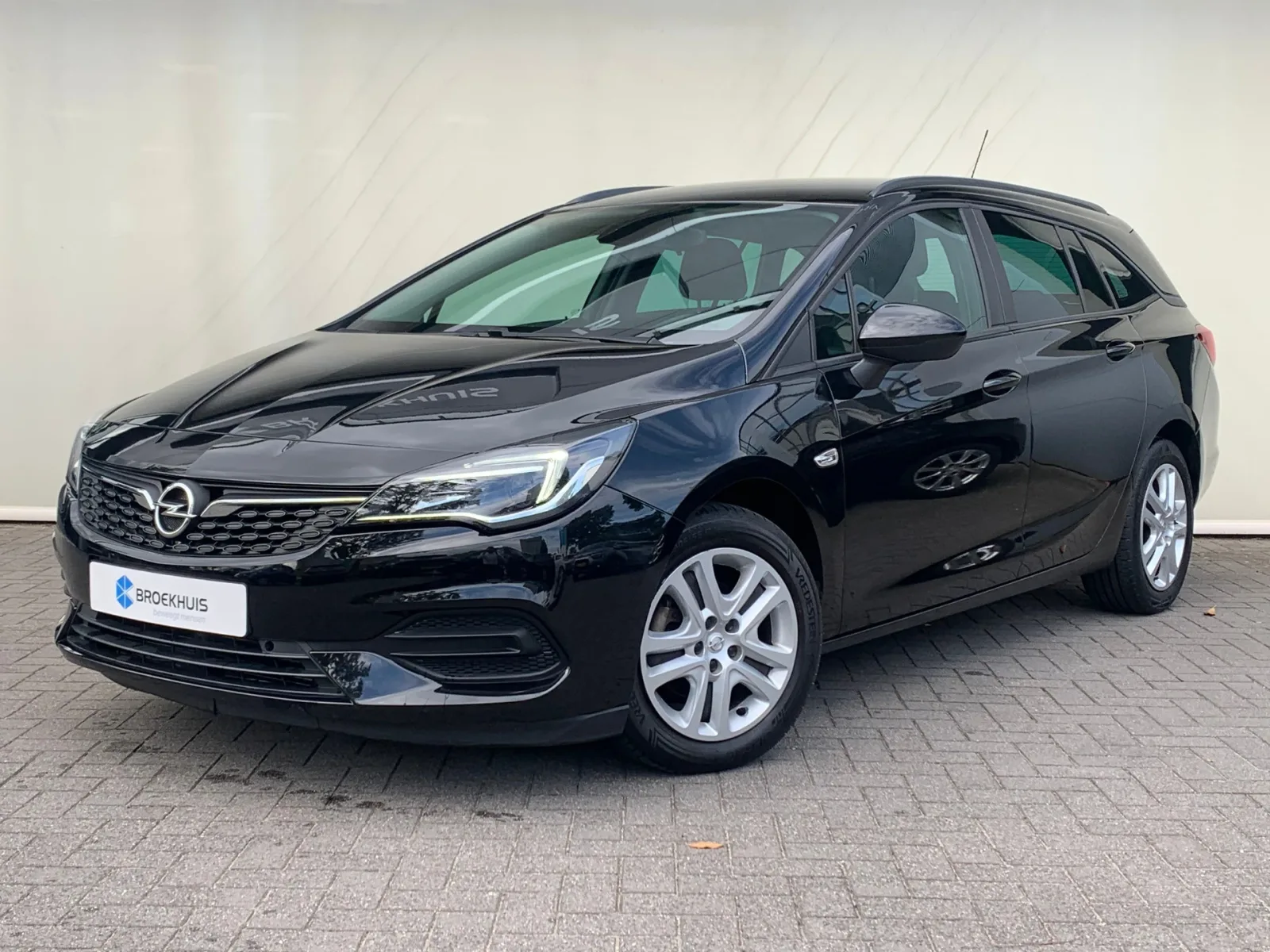 Opel Astra (2022) — foto 1