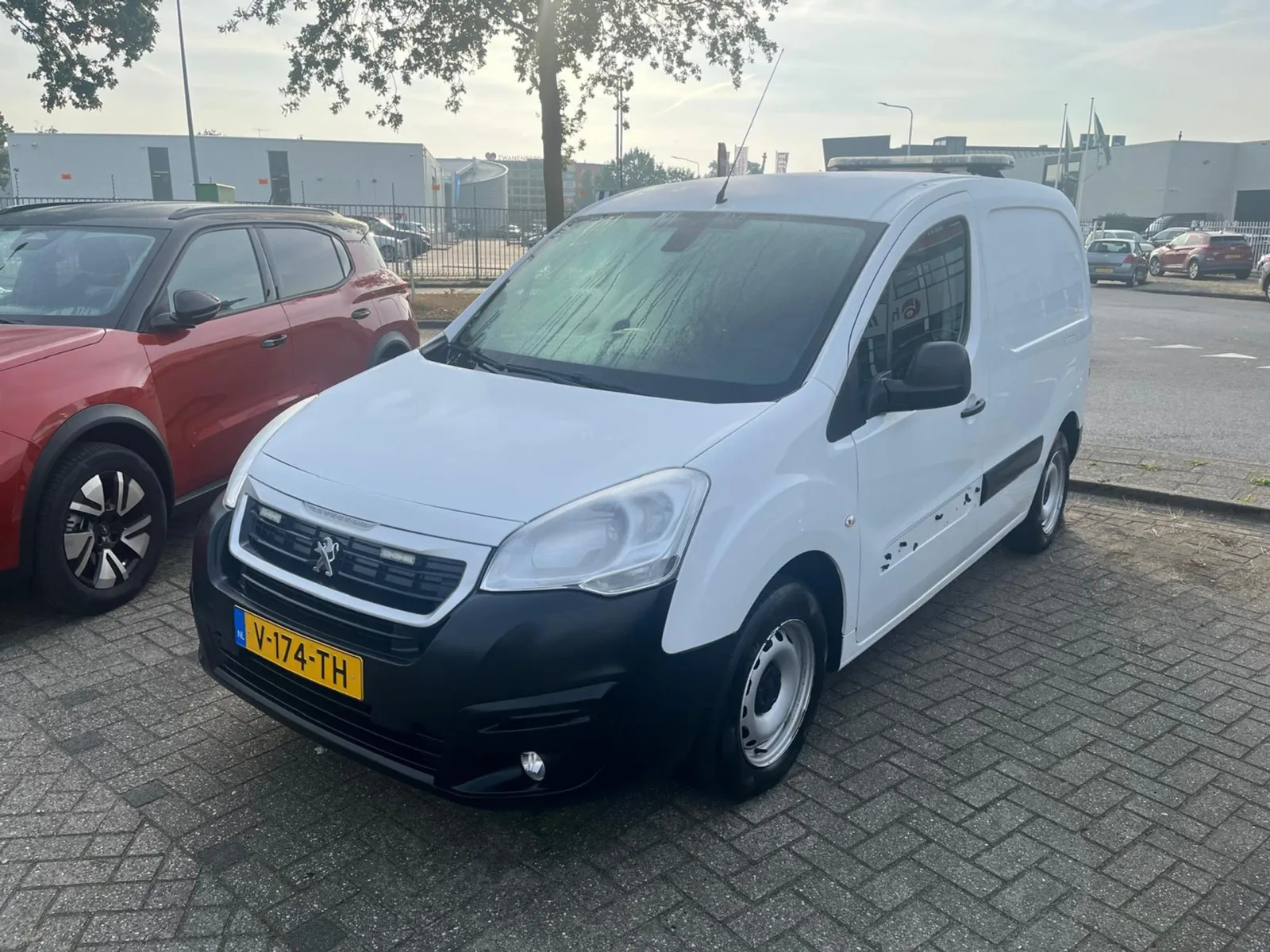 Peugeot Partner (2018) — foto 1